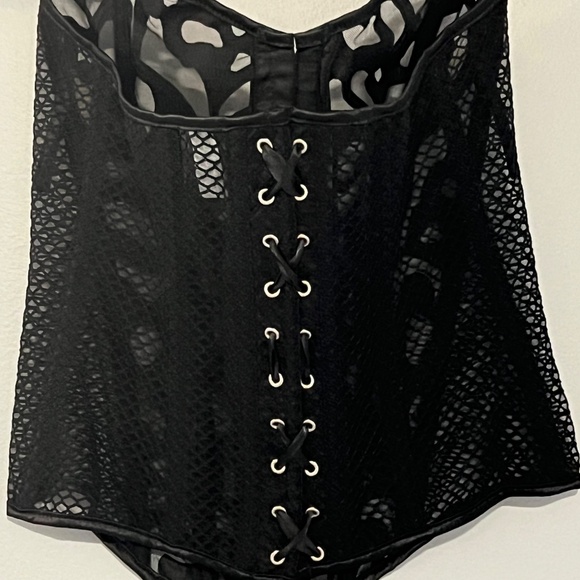 Black Mesh and Lace Corset - Picture 4 of 6